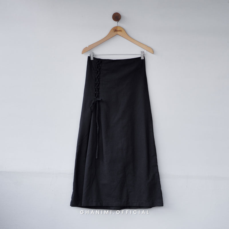 Hyeri Skirt Black
